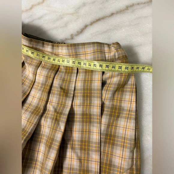 Uniqlo Checked Mini Plaid Pleated Shorts/Skirt, Size9-10 - Picture 9 of 11